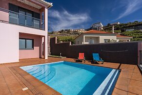Canhas Views