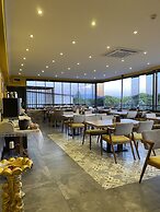 Roy Otel Akçay