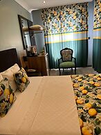 Roy Otel Akçay