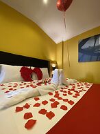 Roy Otel Akçay