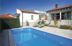 Spacious Villa with a Swimming Pool
