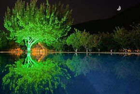 Pir Efes Konakları