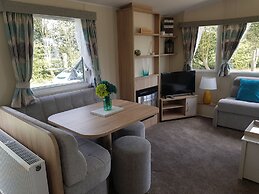 Caravan - Sleeps4-pet Friendly-parking Available