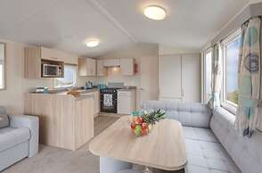 Caravan - Sleeps4-pet Friendly-parking Available