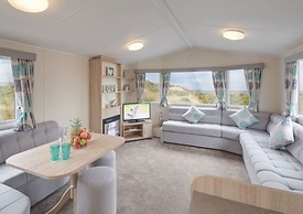 Caravan - Sleeps4-pet Friendly-parking Available