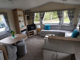 Caravan - Sleeps4-pet Friendly-parking Available