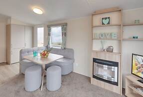 Caravan - Sleeps4-pet Friendly-parking Available
