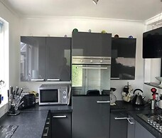 Limegrove, Comfortable Three Bedroom House