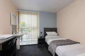 OYO Honeycroft Lodge, Uxbridge