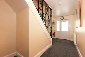 OYO Honeycroft Lodge, Uxbridge