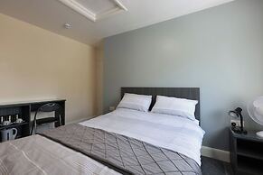OYO Honeycroft Lodge, Uxbridge