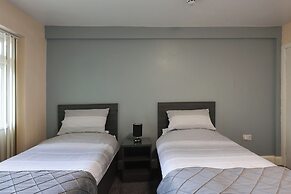 OYO Honeycroft Lodge, Uxbridge