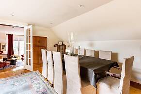 Luxury Duplex, Sleeps 2- Hot Tub, Balcony, Parking