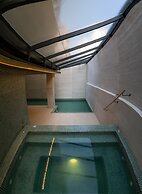 MET Hotel