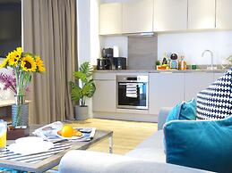 Tudors eSuite Grand Central Aparthotel