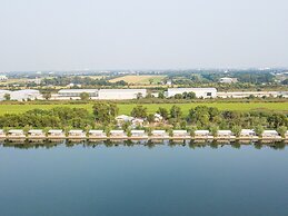 Saksiam Lakeside Resort