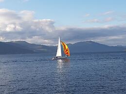 Off Grid Cabin Sleeps 2, Pets Ok, 20 min to Dunoon