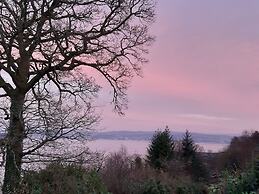 Off Grid Cabin Sleeps 2, Pets Ok, 20 min to Dunoon