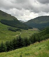 Off Grid Cabin Sleeps 2, Pets Ok, 20 min to Dunoon