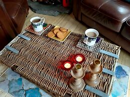 Off Grid Cabin Sleeps 2, Pets Ok, 20 min to Dunoon