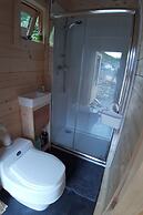 Off Grid Cabin Sleeps 2, Pets Ok, 20 min to Dunoon