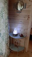 Off Grid Cabin Sleeps 2, Pets Ok, 20 min to Dunoon