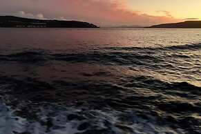 Off Grid Cabin Sleeps 2, Pets Ok, 20 min to Dunoon