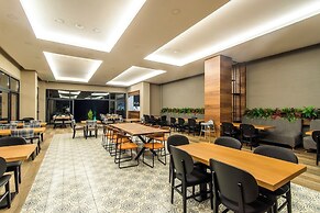 Maia Luxury Beach Hotel & Spa