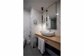 Maia Luxury Beach Hotel & Spa