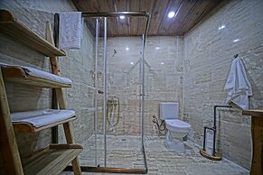 Vigneron Cave Hotel