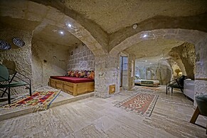 Vigneron Cave Hotel