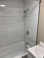 Champlain Motor Inn