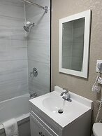 Champlain Motor Inn