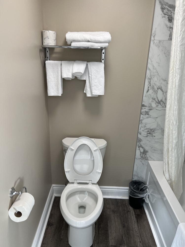 Champlain Motor Inn