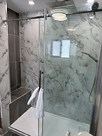Champlain Motor Inn