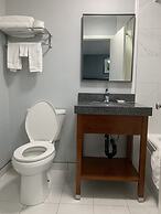 Champlain Motor Inn