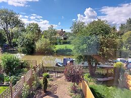 Tranquil Northampton Retreat
