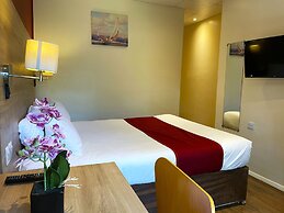 The Piccadilly Hotel