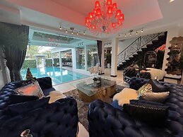 Art Pool Villa