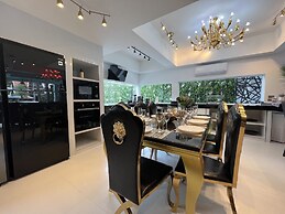 Art Pool Villa
