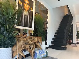 Art Pool Villa