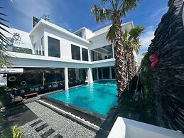 Art Pool Villa
