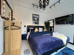 Art Pool Villa