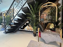 Art Pool Villa