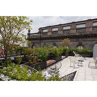 Master Loft in Historic Downtown