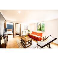 Bright Stylish Park Front Near Polanco