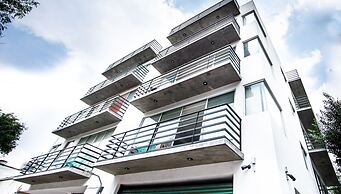 Bright Stylish Park Front Near Polanco