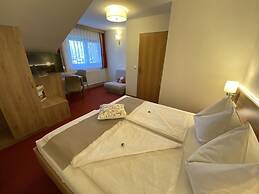 Privatzimmer & Ferienwohnungen Leeb