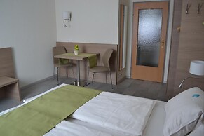 Privatzimmer & Ferienwohnungen Leeb