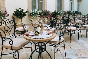 Aragon Hotel